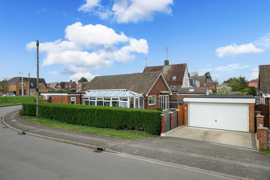 Seamons Close, Dunstable, LU6