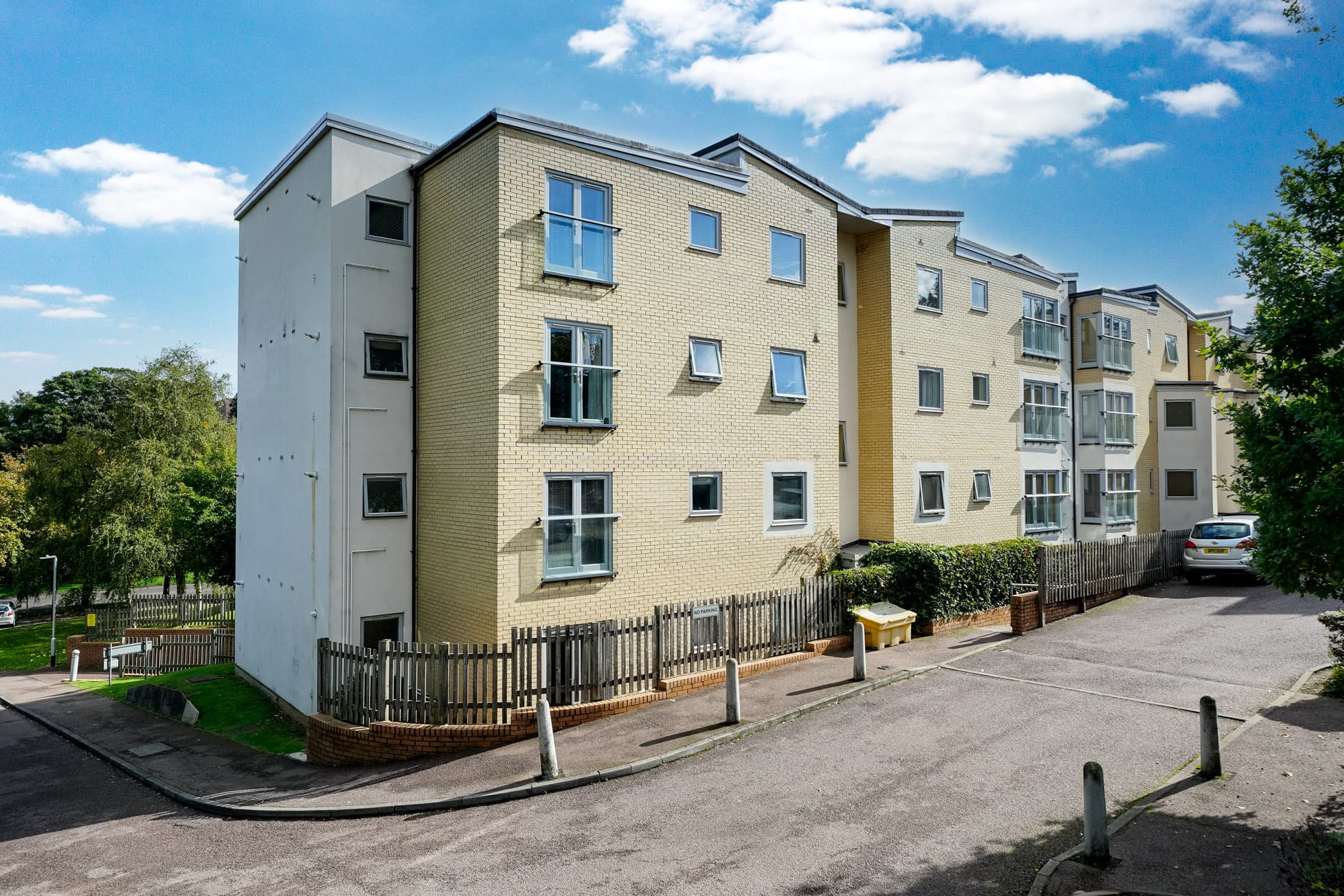Flat 27, Gadebury Heights, Hemel Hempstead, Bury Road, HP1 1HG