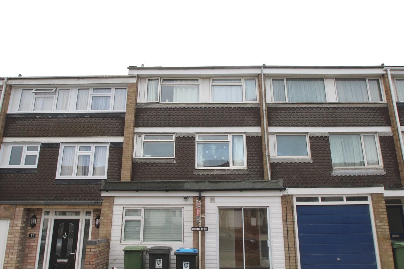 Room 1, 13, Washington Avenue, Grovehill, Hemel Hempstead, HP2 6AA